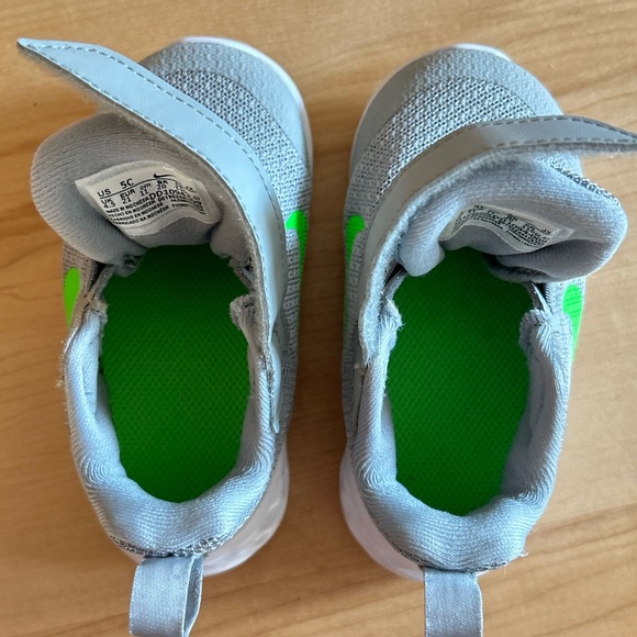 Toddler Nike shoes US size 5 - Picture 5 of 5